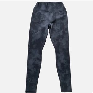 NWOT Alo Yoga 7/8 High Waist Vapor Leggings Women’s Camouflage Size S